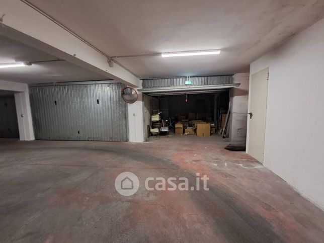 Box/posto auto in residenziale in Via Augusto Murri