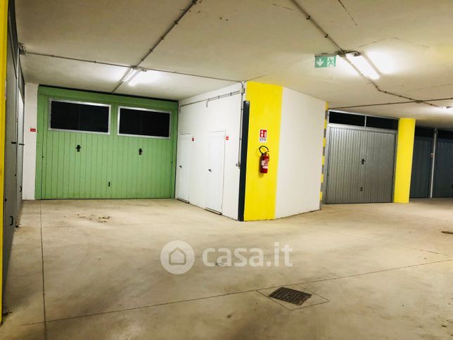 Garage/posto auto in residenziale in Via Rimini 5 - B