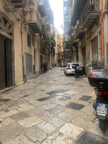 Box/posto auto in residenziale in Via del Parlamento 28