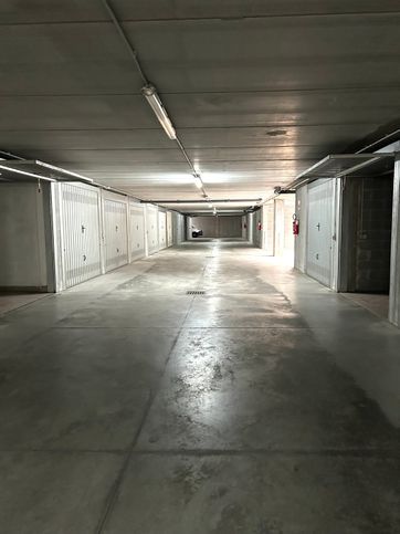 Box/posto auto in residenziale in Via Fratelli Cervi