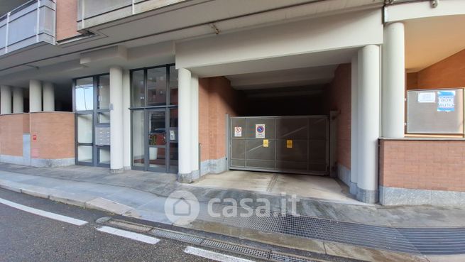 Garage/posto auto in residenziale in Via Defendente Ferrari 4