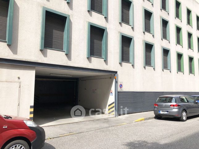 Garage/posto auto in residenziale in Via Carpison 9