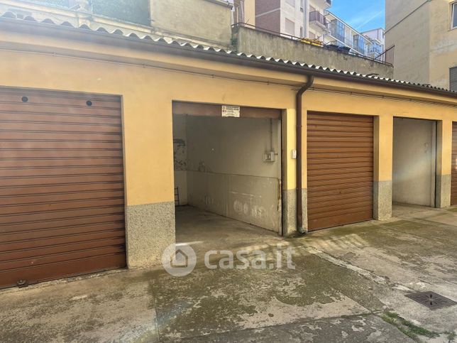 Box/posto auto in residenziale in Via Francesco Petrarca