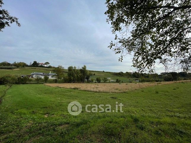 Terreno agricolo in commerciale in 