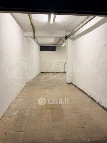 Box/posto auto in residenziale in Via Solari