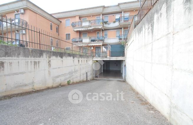 Box/posto auto in residenziale in Via dei Ciclamini 6