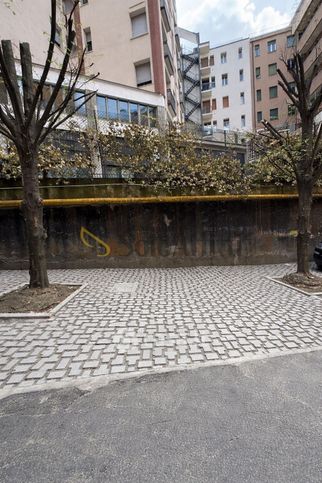 Box/posto auto in residenziale in Via Giovanni Brugnoli 6