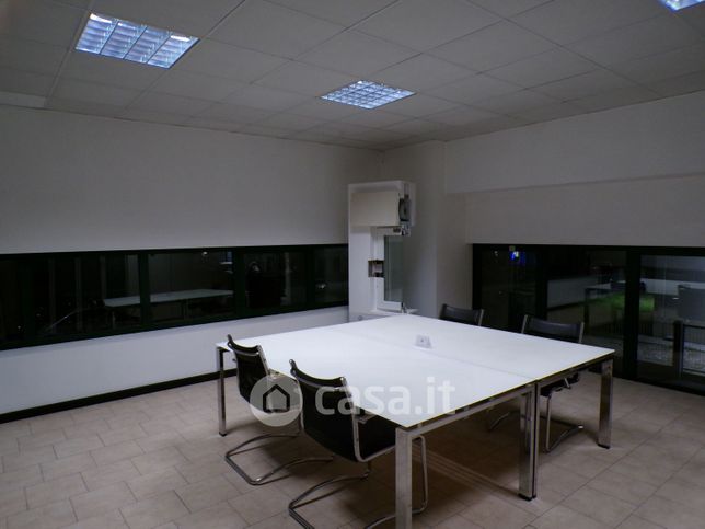Ufficio in commerciale in Via Parigi