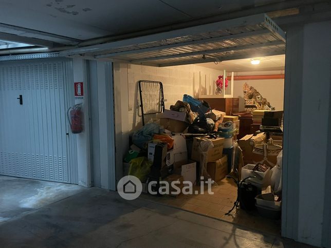 Garage/posto auto in residenziale in Via F. Cilea 32