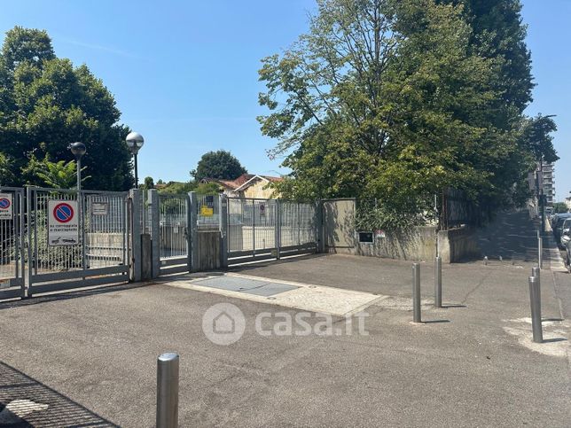 Box/posto auto in residenziale in Via Silvio Spaventa 12