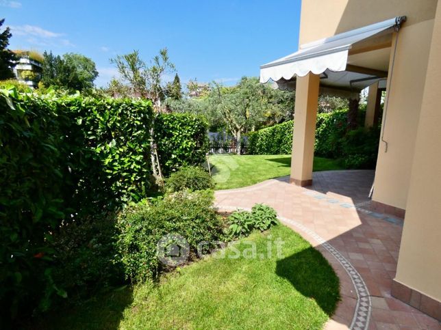 Appartamento in residenziale in Via Daniele Comboni 19
