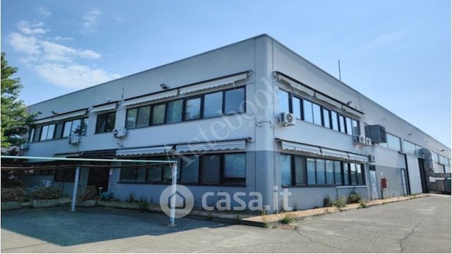 Capannone in commerciale in Via Fernando Santi
