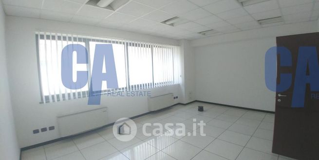 Ufficio in commerciale in Via Privata Grosio