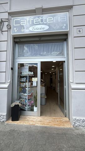 Attivitã /licenza (con o senza mura) in commerciale in Piazza Francesco Carabellese