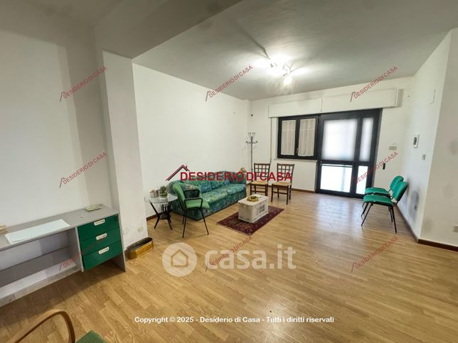Ufficio in commerciale in Via Dante Alighieri 47