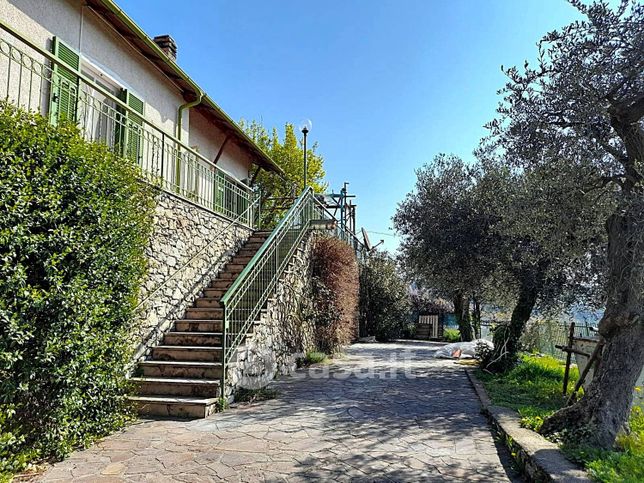 Casa bi/trifamiliare in residenziale in Via per Olle
