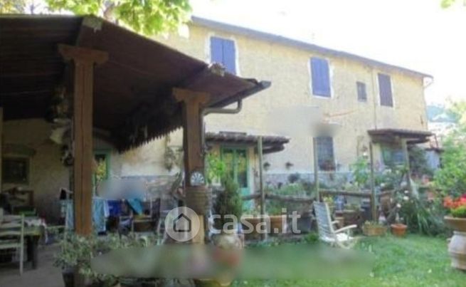 Casa indipendente in residenziale in Via delle quattro querce 15