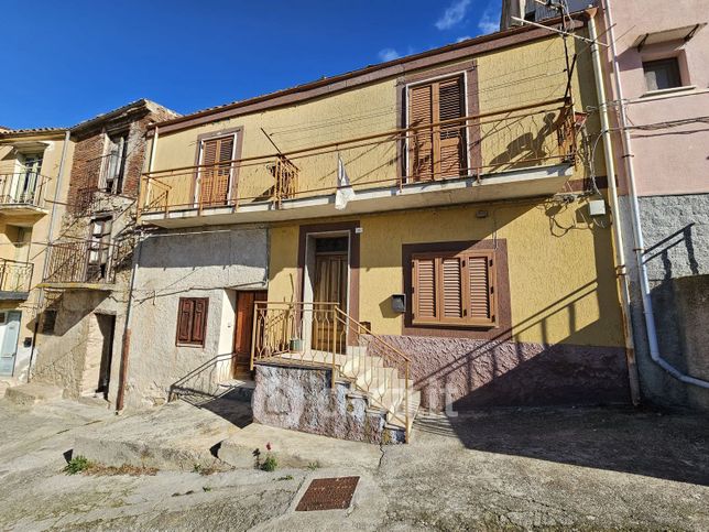 Casa indipendente in residenziale in Via Nino Bixio