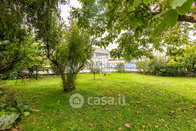 Casa indipendente in residenziale in Via Mezzacampagna 19