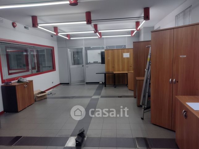 Ufficio in commerciale in 
