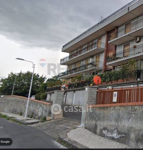 Box/posto auto in residenziale in Via Bronte 76