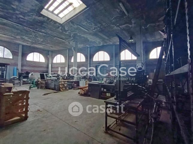 Capannone in commerciale in Via per Camaiore 55100