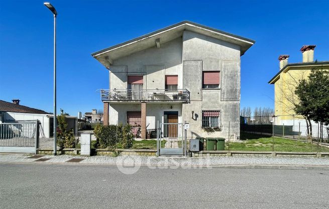 Casa indipendente in residenziale in 