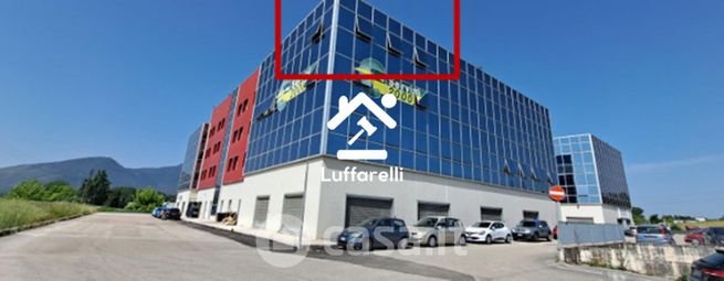Ufficio in commerciale in Via Morolense