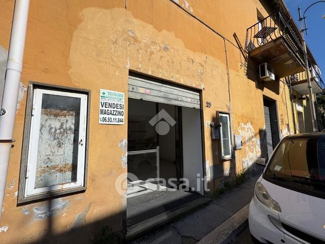 Capannone in commerciale in Via Giuseppe di Vittorio 30