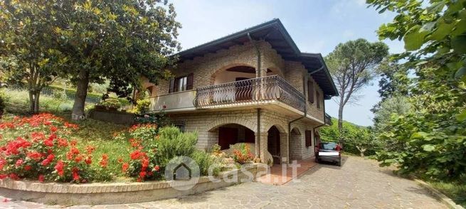 Casa indipendente in residenziale in Via Marmolada 1