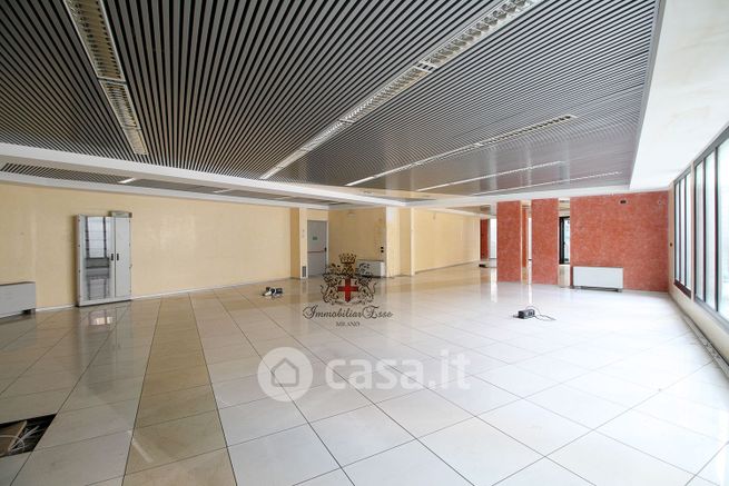 Negozio/locale commerciale in commerciale in Via Saccardo 1