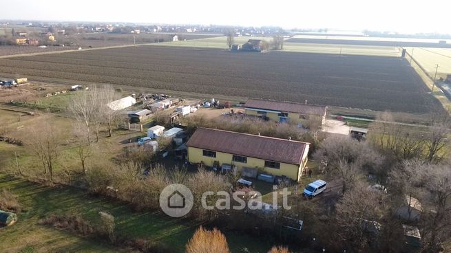 Capannone in commerciale in Via Provinciale Est