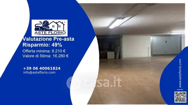Box/posto auto in residenziale in Viale XXV Aprile 35