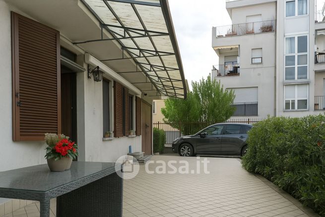 Appartamento in residenziale in Via Flora 25