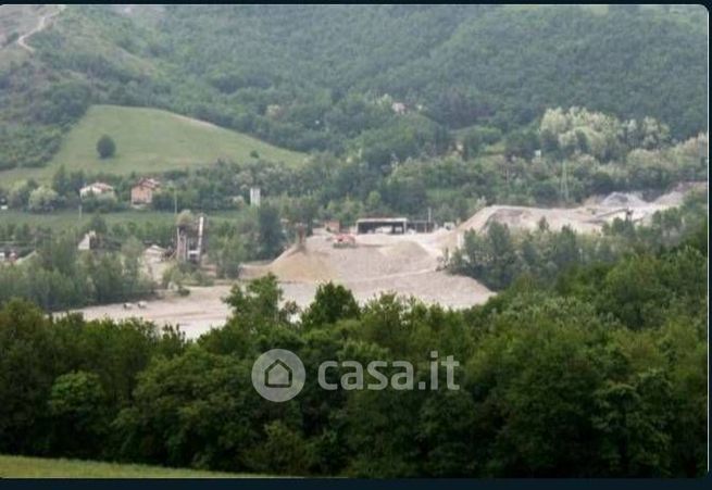 Terreno agricolo in commerciale in Via Radici Sud