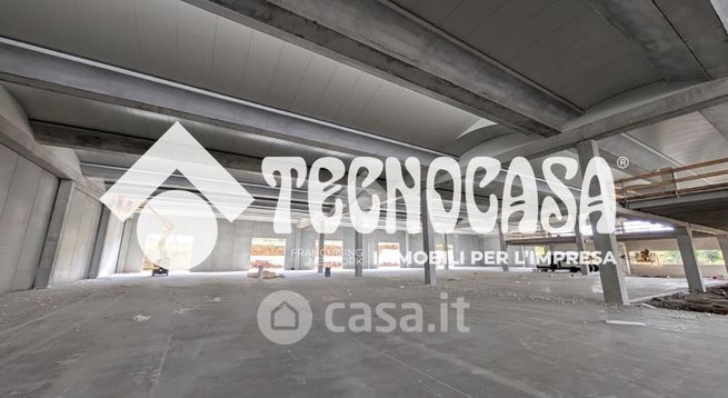 Capannone in commerciale in Via Della Cereria 5