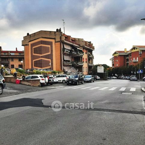 Box/posto auto in residenziale in Via G. Rossini 5