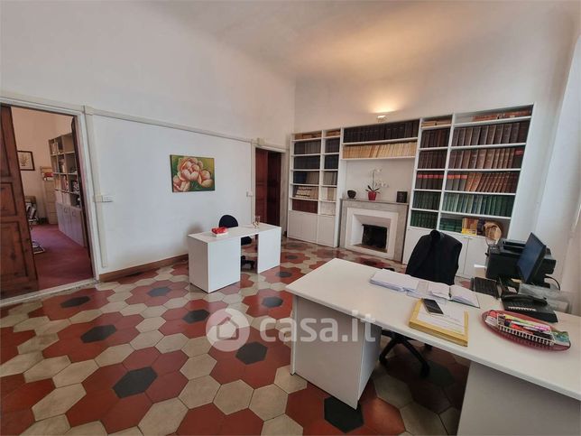 Ufficio in commerciale in 