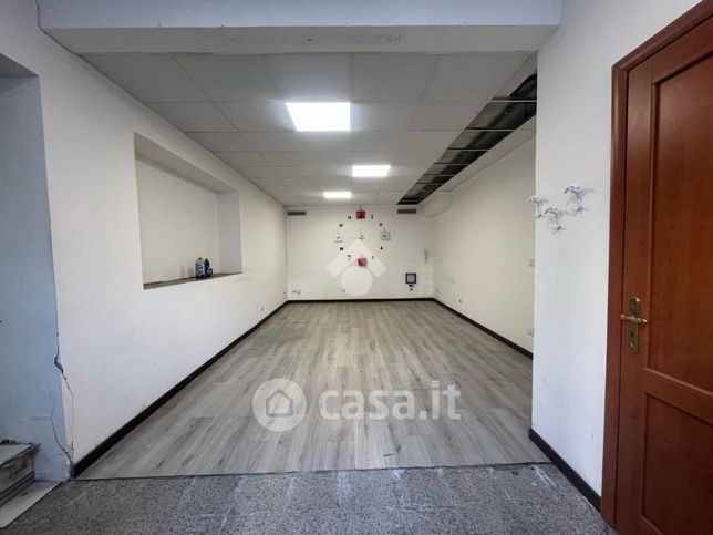 Capannone in commerciale in Via C. Menotti 18