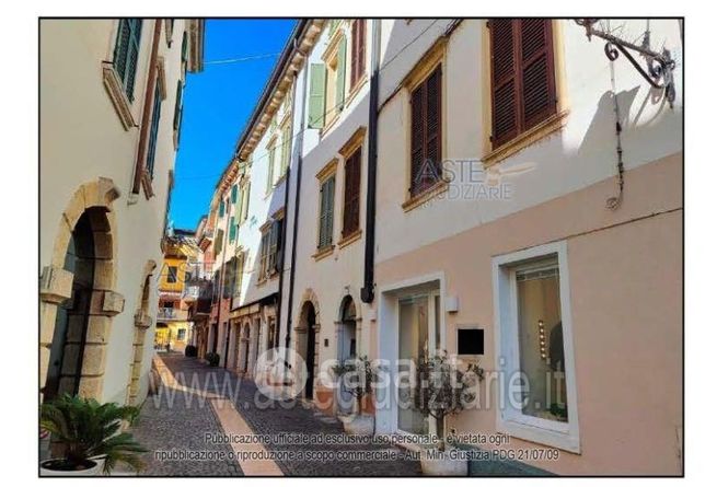 Appartamento in residenziale in Via Castelletto 4
