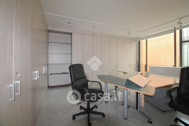 Ufficio in commerciale in 