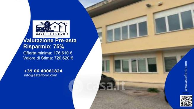 Capannone in commerciale in Contrada San Rustico 35