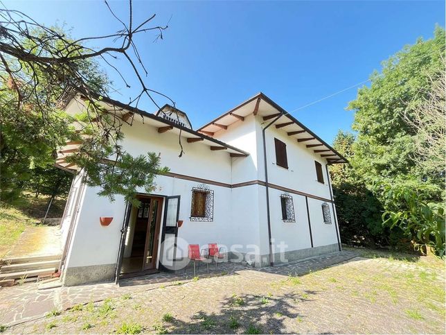 Casa indipendente in residenziale in 
