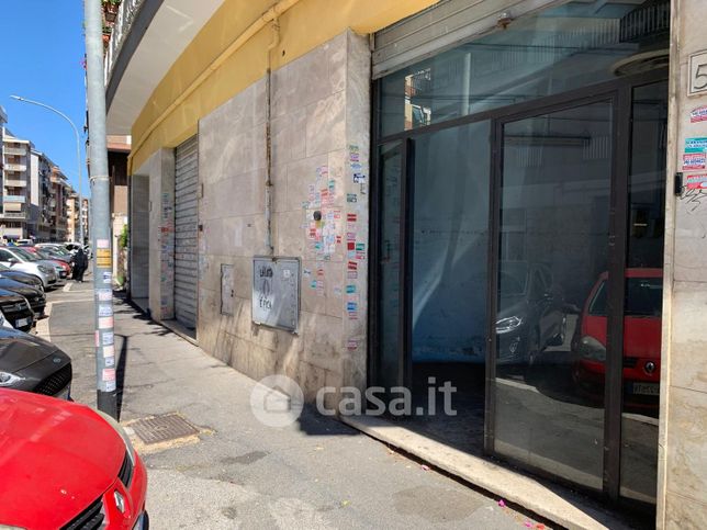 Negozio/locale commerciale in commerciale in Via Pian Due Torri 59