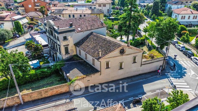 Casa indipendente in residenziale in Via Roma