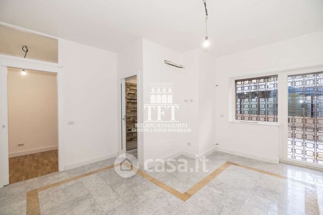 Ufficio in commerciale in Via Filippo Antonio Gualterio