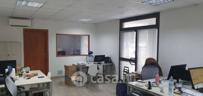 Ufficio in commerciale in Via Nuova Poggioreale 11