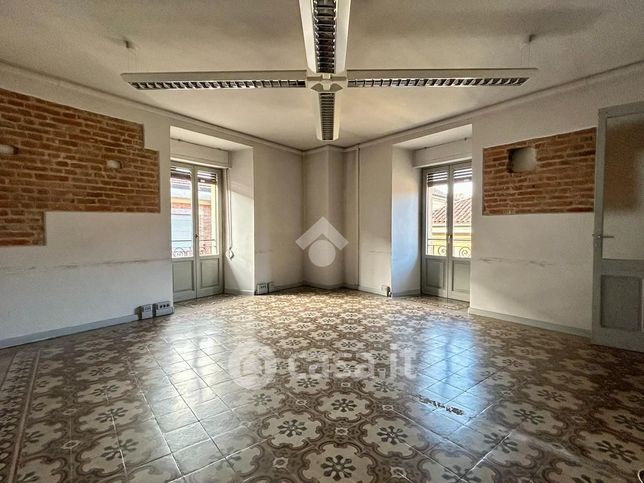 Ufficio in commerciale in Via GiosuÃ¨ Carducci 43