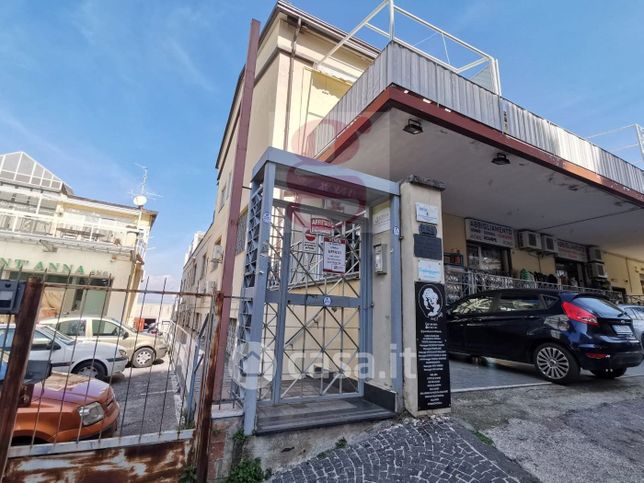 Ufficio in commerciale in Via Castellammare