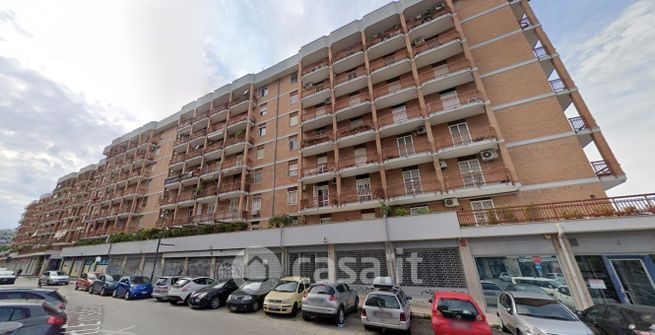 Ufficio in commerciale in Via Giulio Petroni 27